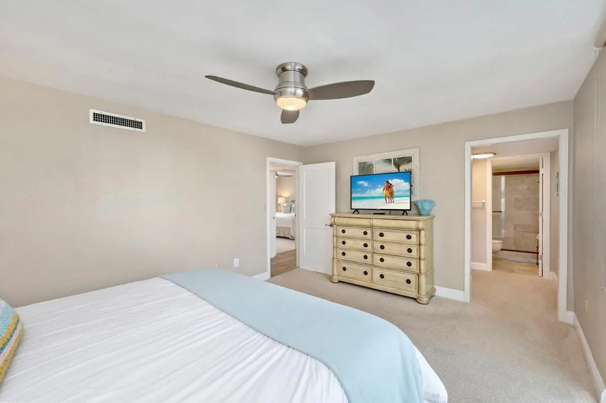 2071 Shoreline Towers Beachfront Condo Free Beach Setup Destin Holiday home