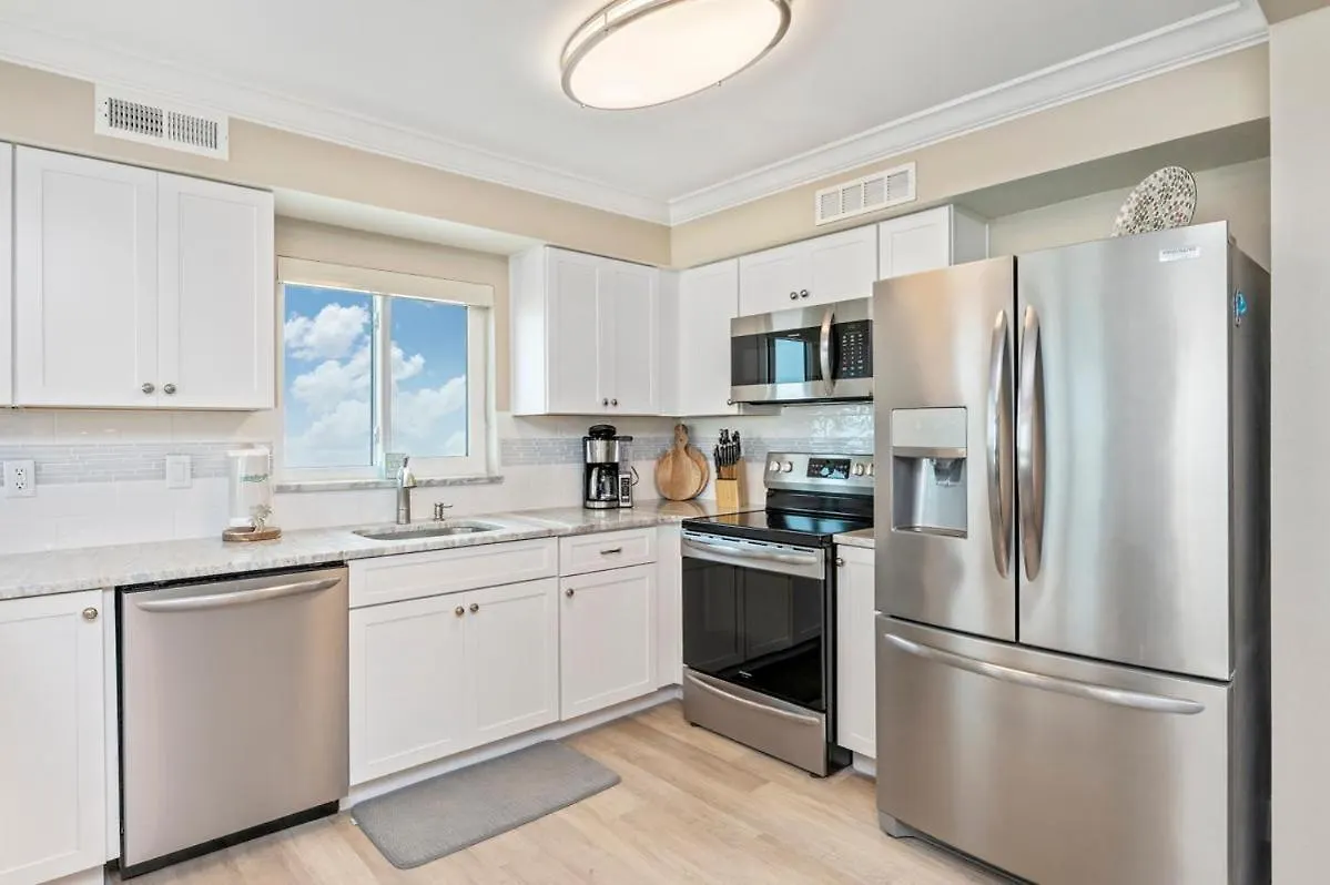 Holiday home 2071 Shoreline Towers Beachfront Condo Free Beach Setup Destin