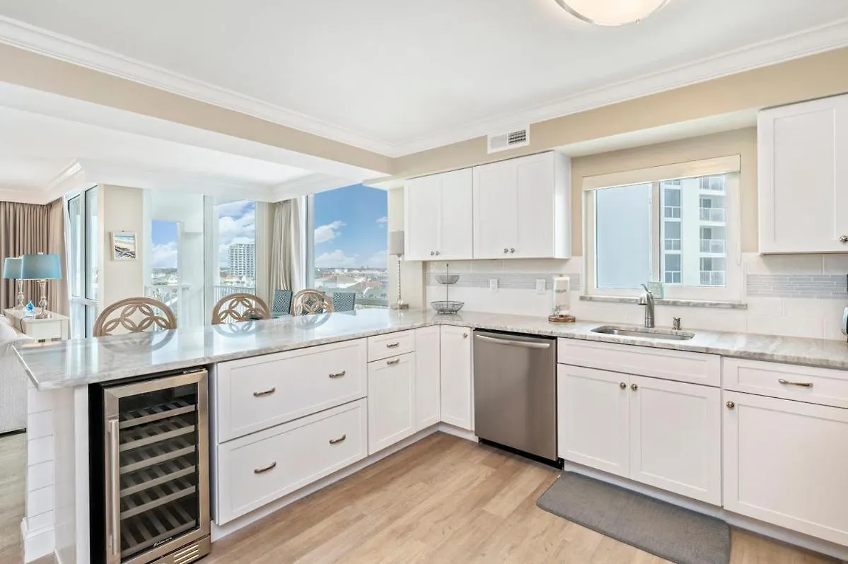 2071 Shoreline Towers Beachfront Condo Free Beach Setup Destin