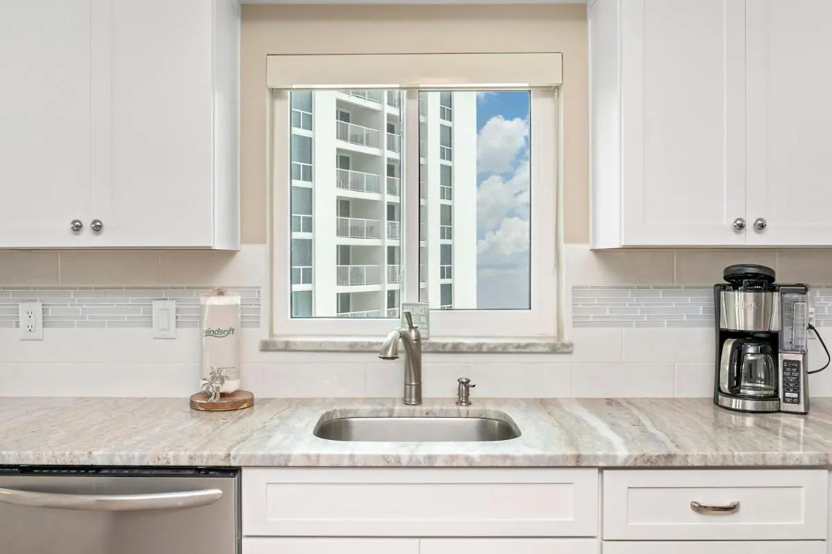 2071 Shoreline Towers Beachfront Condo Free Beach Setup Destin