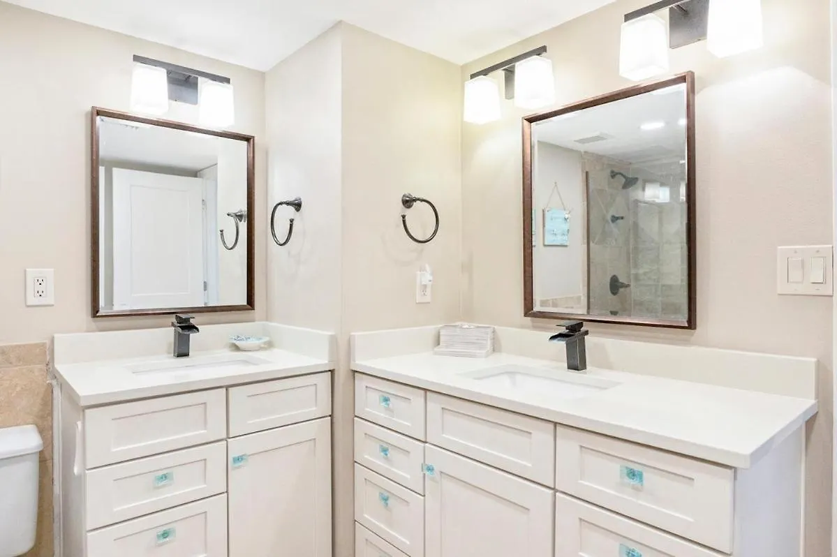 2071 Shoreline Towers Beachfront Condo Free Beach Setup Destin