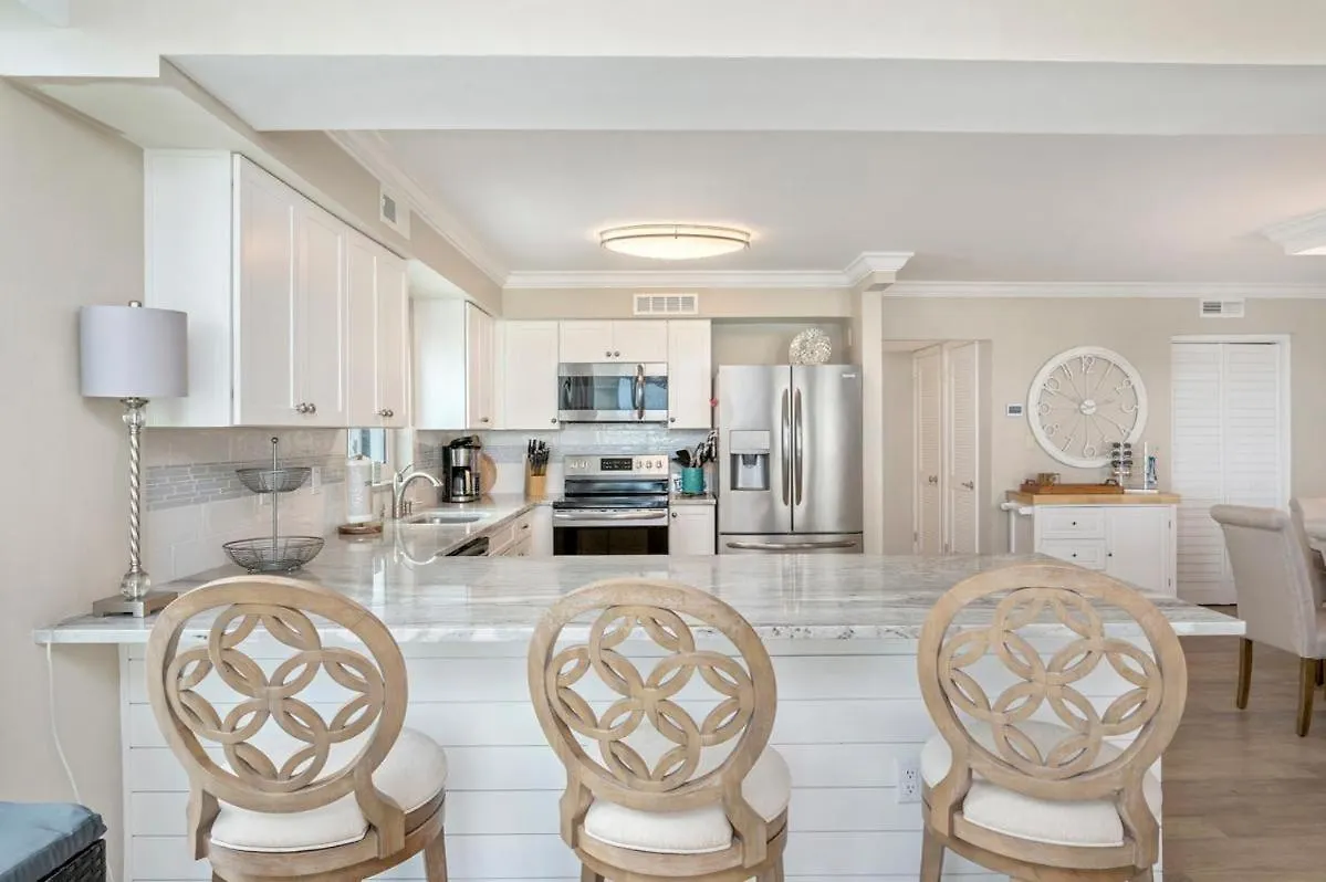 2071 Shoreline Towers Beachfront Condo Free Beach Setup Destin Holiday home